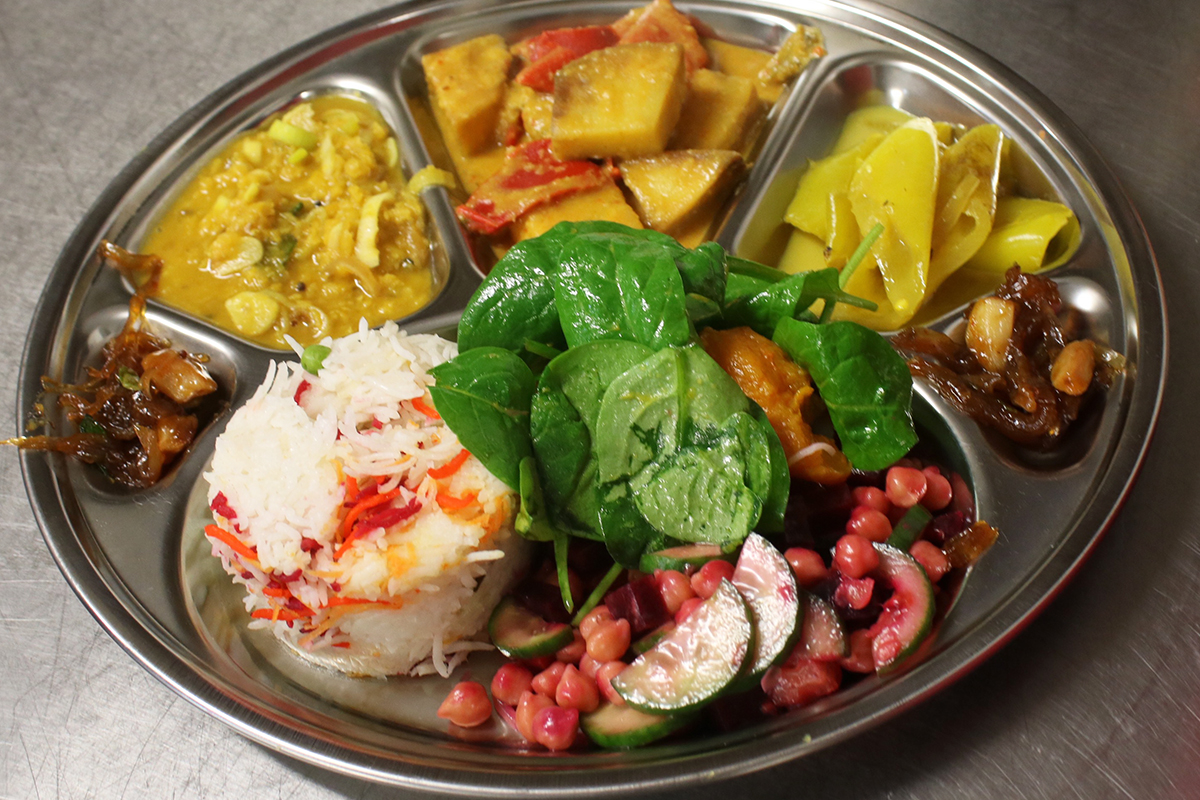 Community Dining at Tamil Feasts